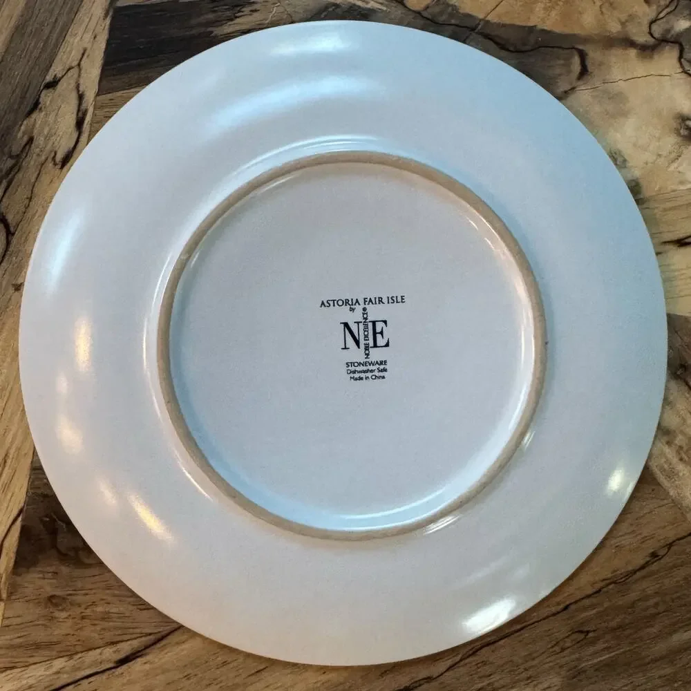 Noble Excellence Astoria Fair Isle Red and Green, Set of 2, Stoneware Plates, 8